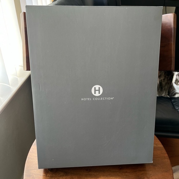 White Hotel Collection Bath Robe - Picture 5 of 6